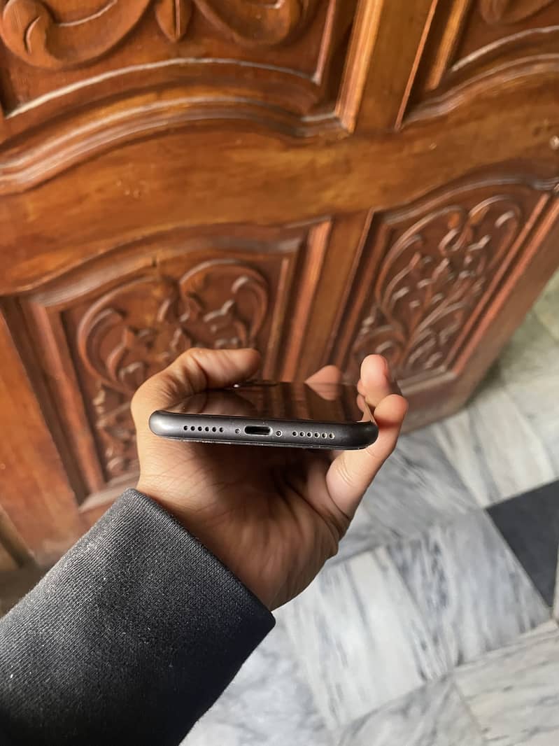 Iphone 11 mint condition 3