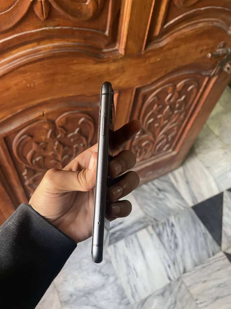 Iphone 11 mint condition 4