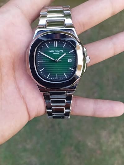 Luxury Green Dial Stainless Steel Watch – Classic Style