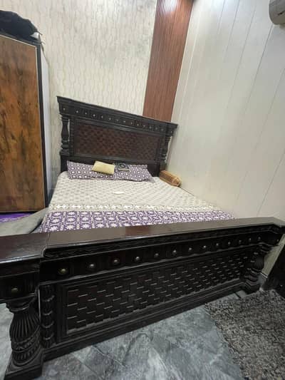 king Size Bed. . 2 sides tables. . Dressing table