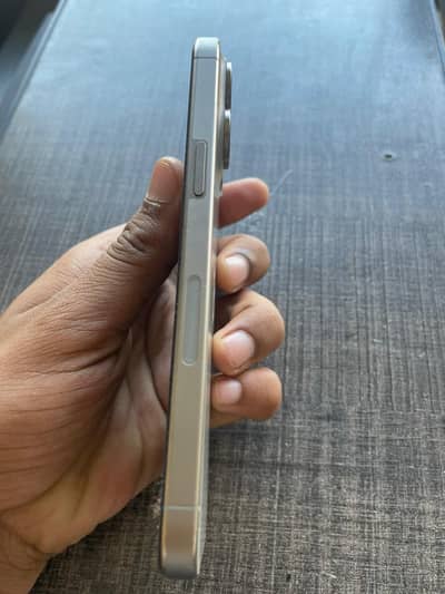 I iPhone 15pro Max Arjat for sele