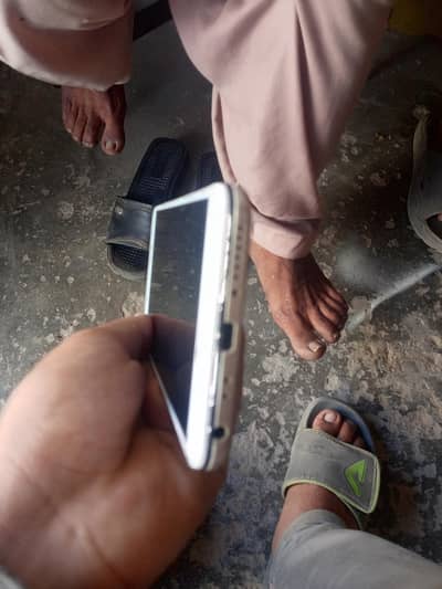 Mobile all okay hai bas back damage hai or duel sim haii