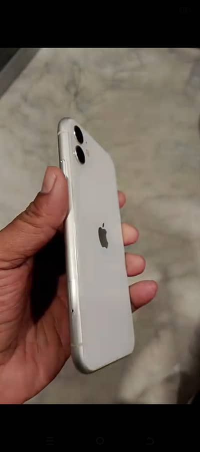 selling iphone 11 64gb