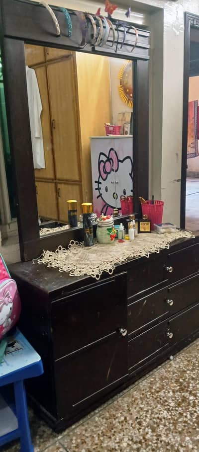 Full size dressing table