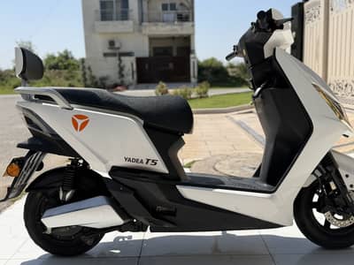 Selling yadea T5 Electric Scooty Yadea T5 for Sale, mini condition.