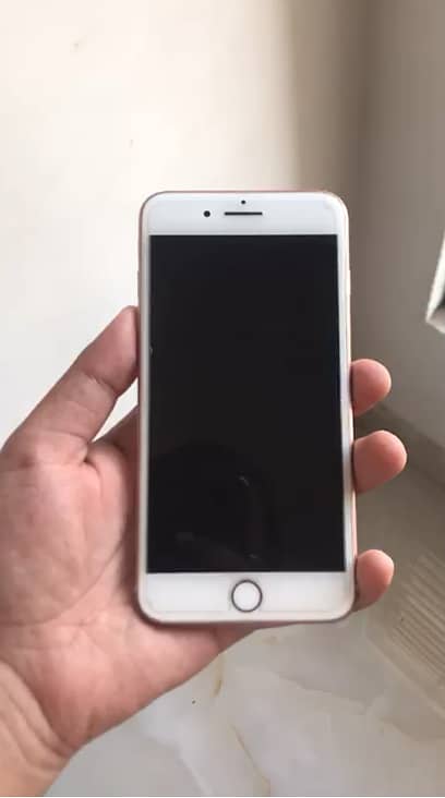 Apple iPhone 7 Plus 1