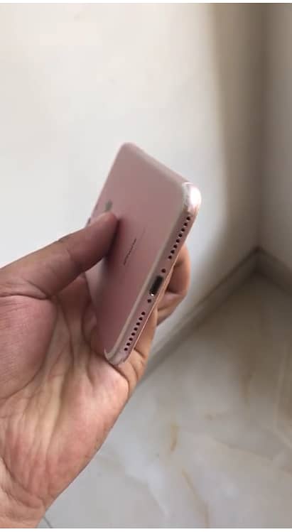 Apple iPhone 7 Plus 3