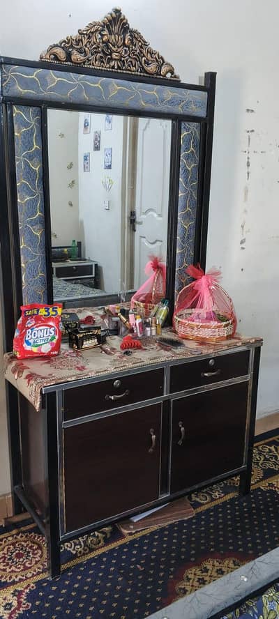 iron dressing table 10by9 condition all ok
