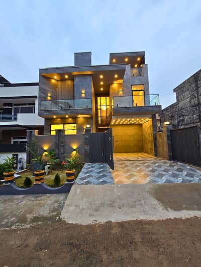 8 MARLA LUXURY BRAND NEW DESIGNER HOUSE FOR SALE