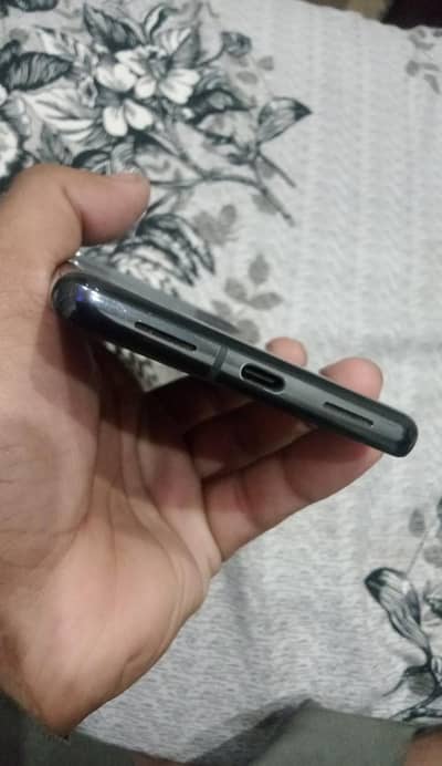 google pixel 7pro panal tot gya hai camera okay hai dono