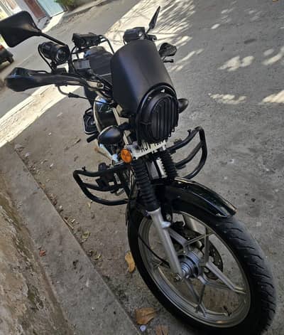 Suzuki GS150SE  2022 –  Extra Lights + 48 Milage – Like New Condition