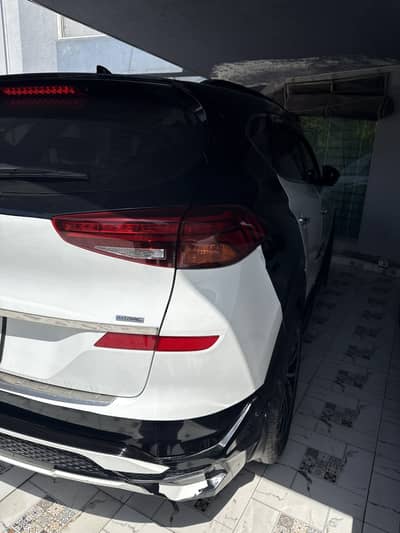 Hyundai tucson  AWD 2022/2023 dec jan modified 19000 km