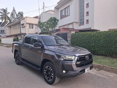 Toyota Revo v 2.8 Model 2022  [ Parking sens]