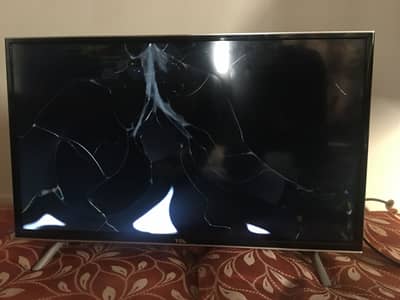 TCL LED SMART TV | 32 inch | Panel Cracked