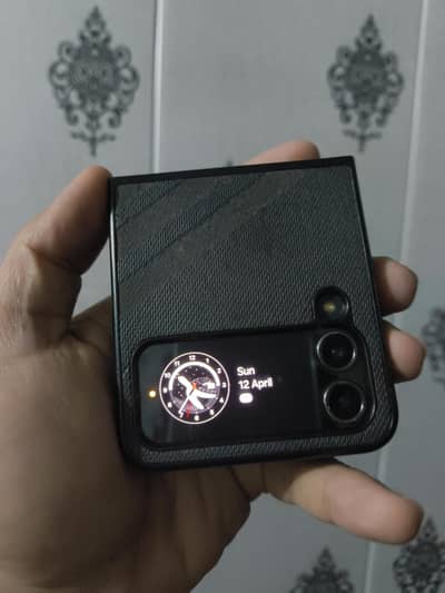 Samsung Z flip 4 with box