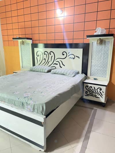 Bed and Sheesha draz