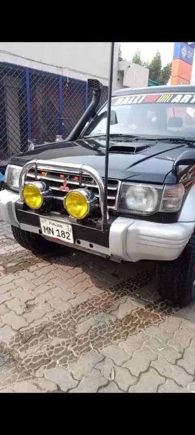 mitsubishi pajero intercooler original J top variant  2.5 tdi