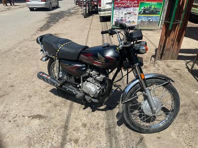 i am selling my Honda 125. balack color/reg date 27/8/2024