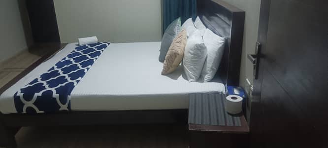 short stay 3000 Double bed 4000 Deluxe double bed 5000 Families couples & companies