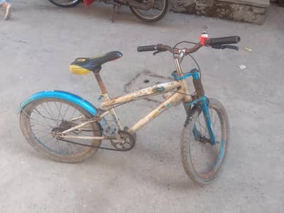 Cycle سائیکل for sale 10 se 14 sal k bachu k liye