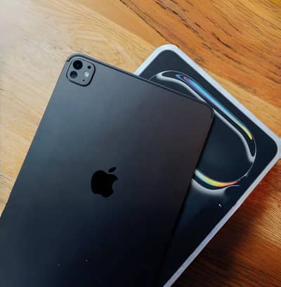 Apple iPad Pro M5 (wifi+cellular) 10 months warranty