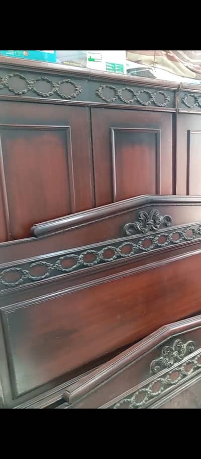 Solid wood bedroom set 8/10 condition