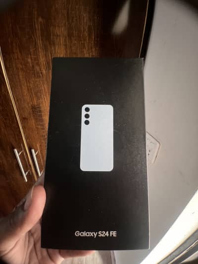 Samsung S24 FE model with box