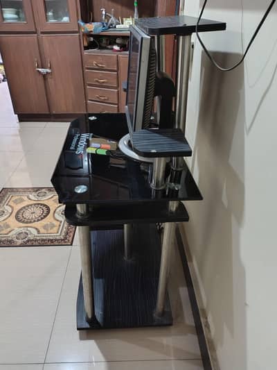 Modern Computer Table – Stylish & Compact (8/10 Condition)