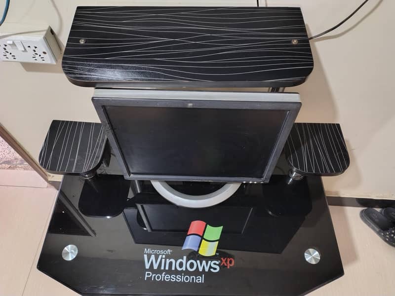 Modern Computer Table – Stylish & Compact (8/10 Condition) 2