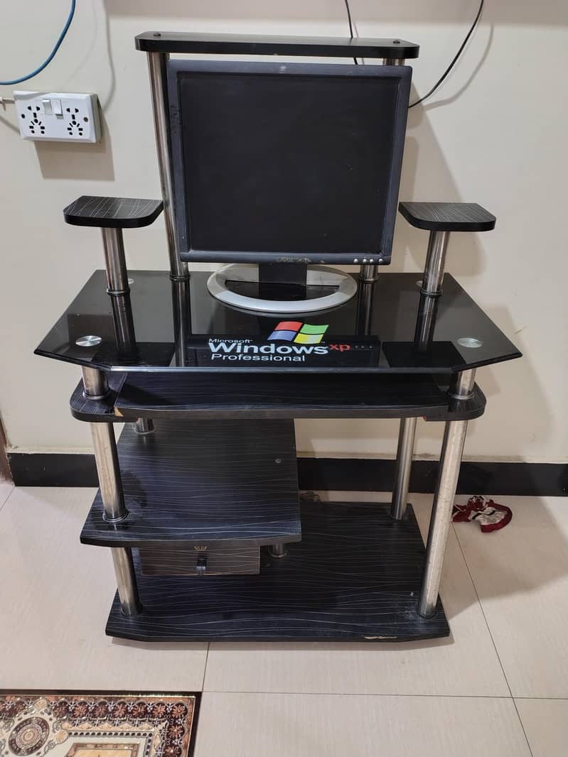 Modern Computer Table – Stylish & Compact (8/10 Condition) 3