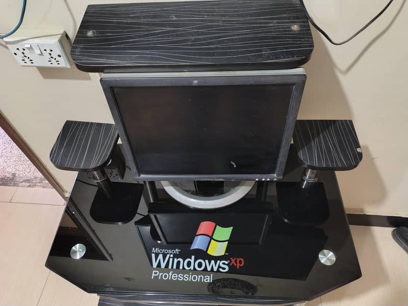 Modern Computer Table – Stylish & Compact (8/10 Condition) 4