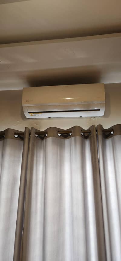 Dawlance 1 ton DC Inverter AC