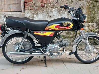 Honda 70 bike color black 