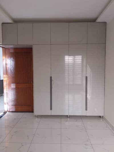 4 Bed DD 2nd Floor Apartment In VIP Block 3A Johar Near Munawar Chorangi, With Parking, 24/7 Security, Generator Backup, No Load Shedding Or Water Issues Pics Not Real,