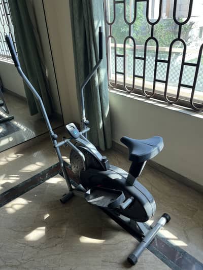 Elliptical cross trainer