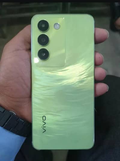vivo y100
