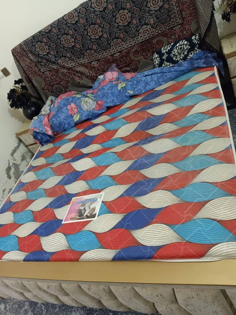 mattress 0