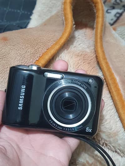 Digital camera 5x optical zoom