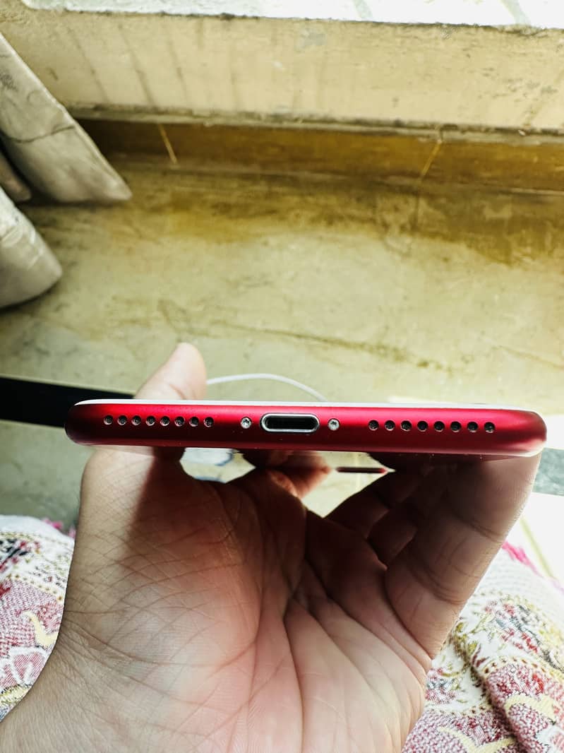iPhone 7 Plus red 4