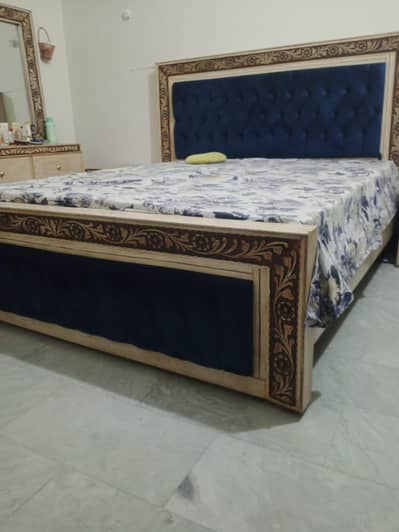 set mukamal Bed  dressing  2 side table