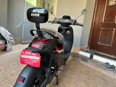 Few days used electric scooty for urgent sale