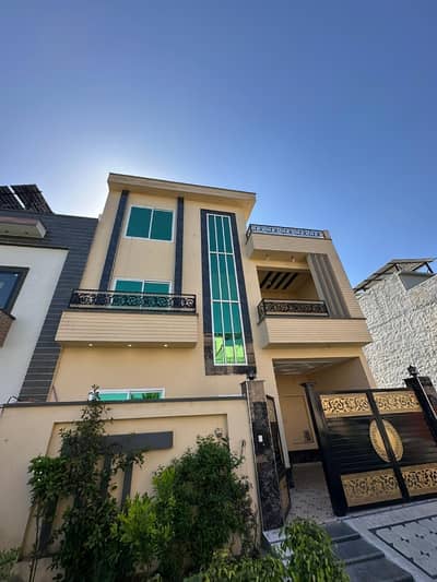 Prime Location In Master City Housing Scheme 5 Marla House For sale