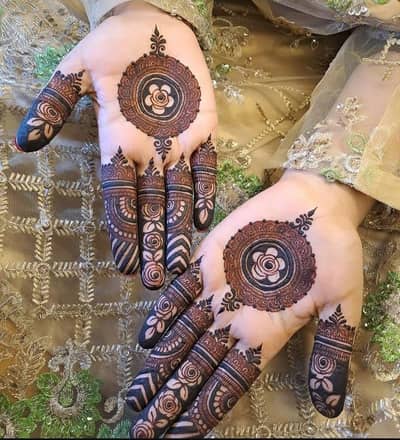 I am mehandi artist from Karachi