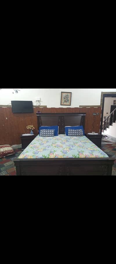 bed set only 2 years used sheesham wood original with side tables