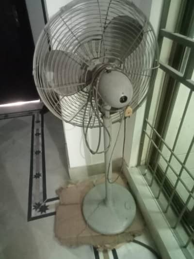 pedestal fan