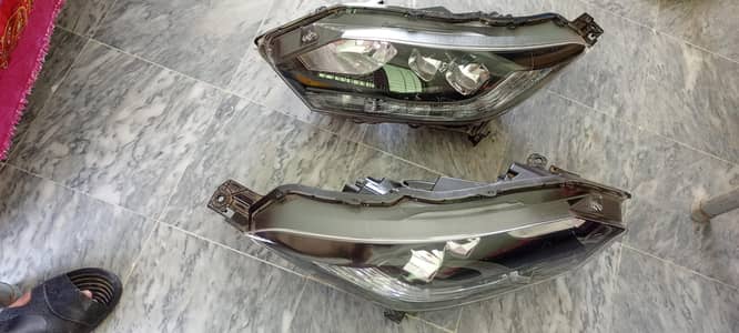 Honda Vezel 2015 headlights