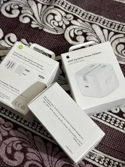 Apple 40w Charger (UAE Model)