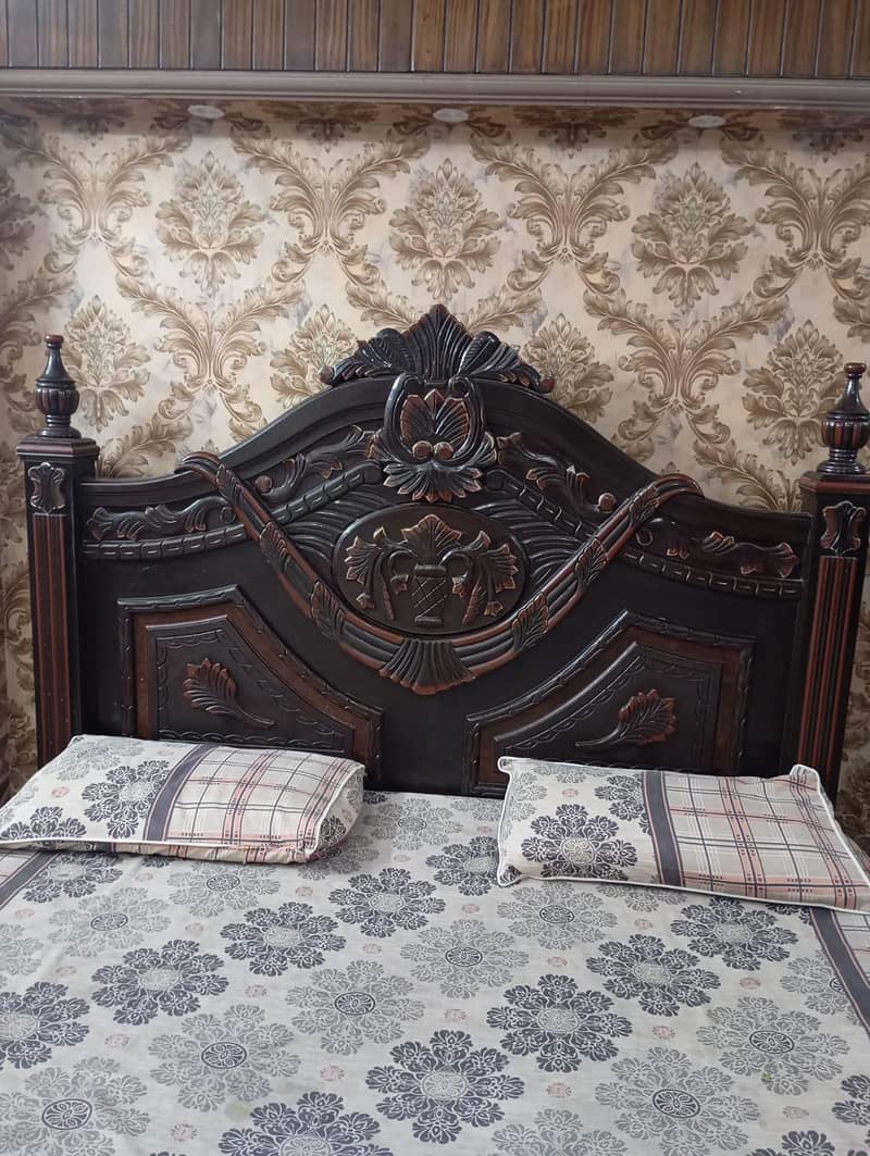 Bed with dressing table 4