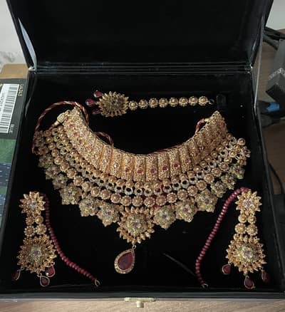 Bridal Choker Jewellery Set in golden, 5 pieces