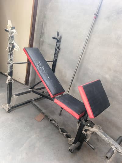 incline bench press with rod and plates,
